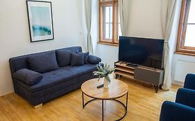 City Centre Apartment With Parking