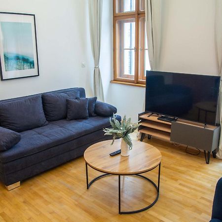 City Centre Apartment With Parking Прага Екстер'єр фото