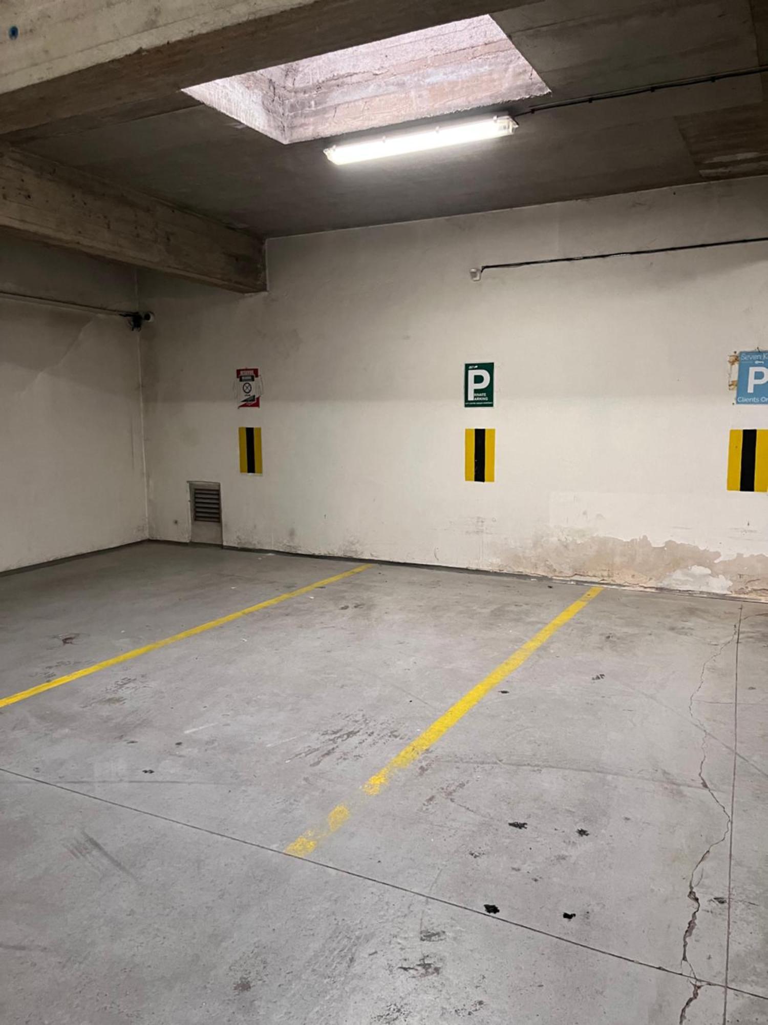 City Centre Apartment With Parking Прага Екстер'єр фото
