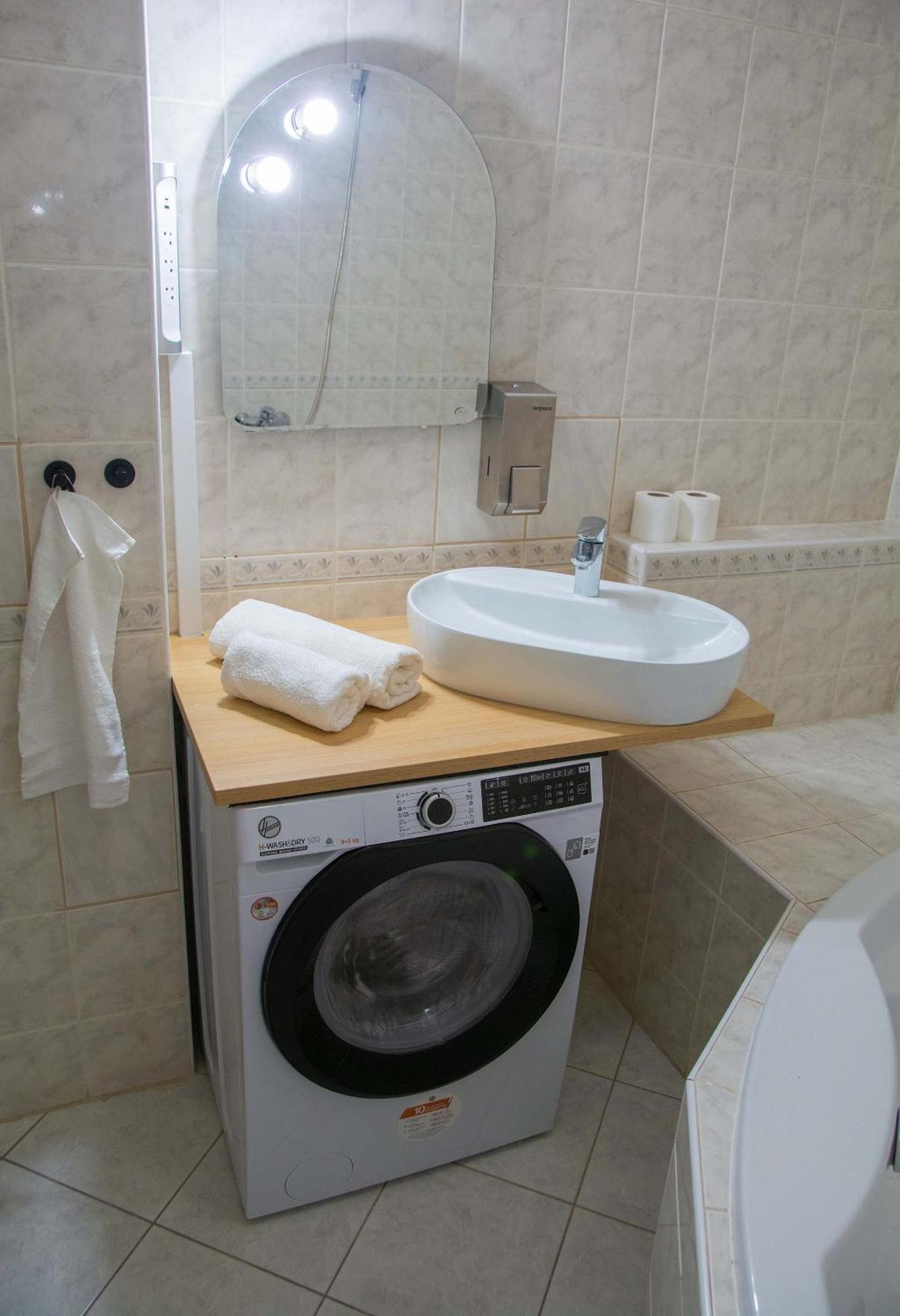 City Centre Apartment With Parking Прага Екстер'єр фото
