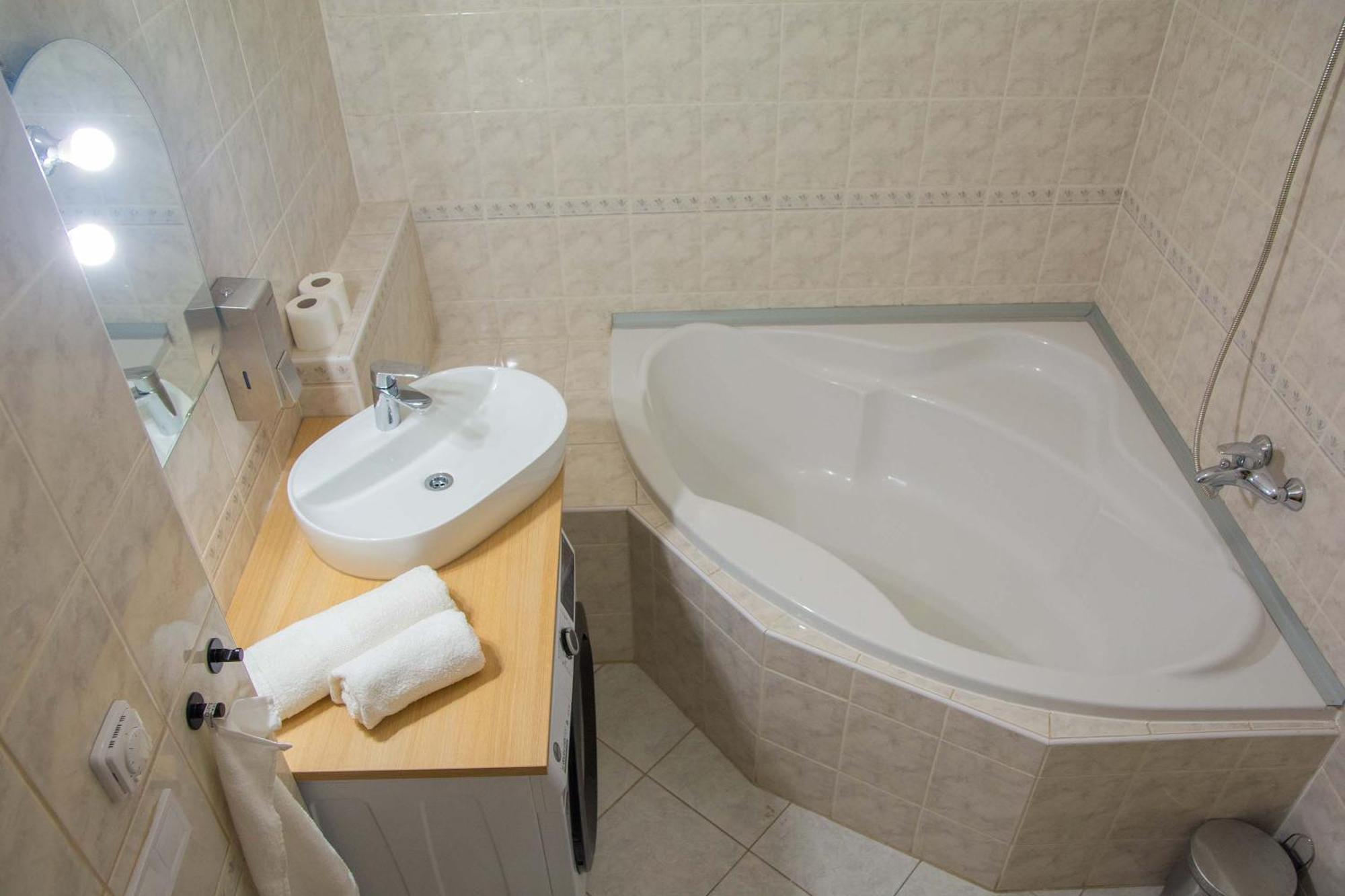 City Centre Apartment With Parking Прага Екстер'єр фото